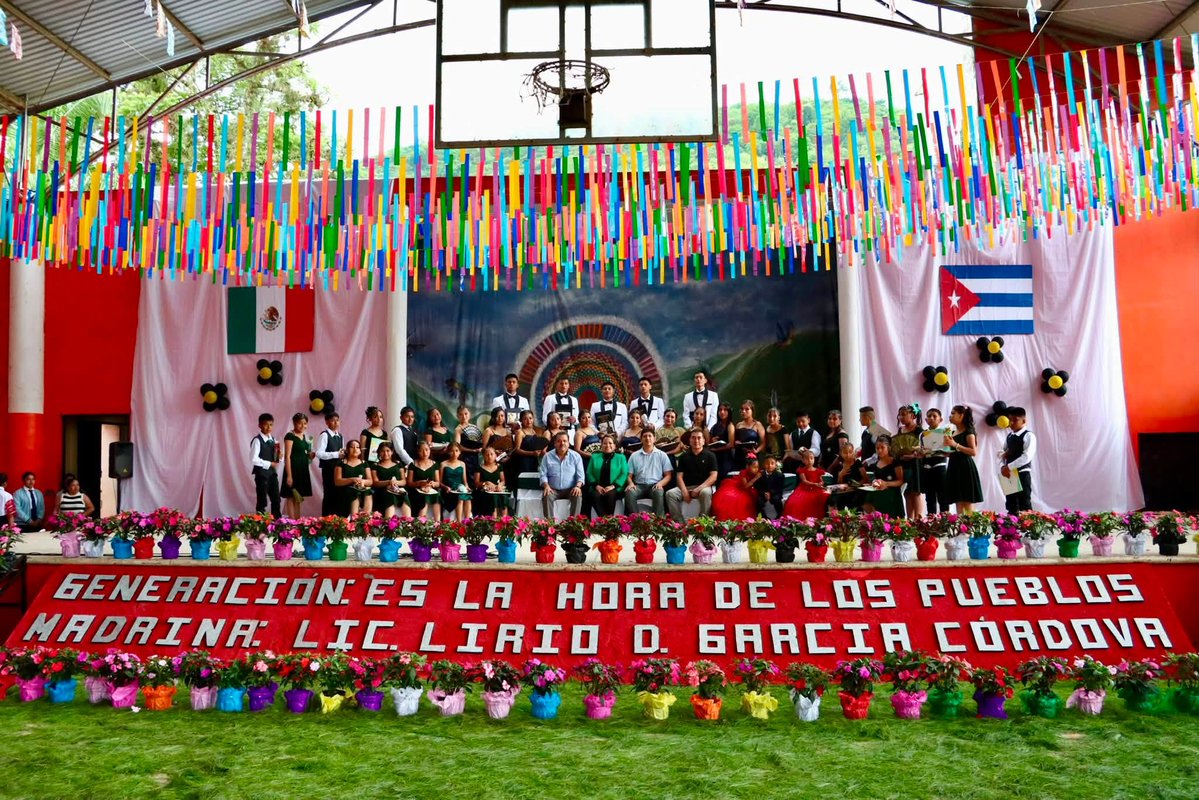 JosueEliasVlqz's tweet photo. Preescolar, Primaria y Bachillerato de la comunidad de San Miguel del Progreso  𝓖𝓮𝓷𝓮𝓻𝓪𝓬𝓲ó𝓷 2026 📷 "𝑬𝒔 𝒍𝒂 𝒉𝒐𝒓𝒂 𝒅𝒆 𝒍𝒐𝒔 𝒑𝒖𝒆𝒃𝒍𝒐𝒔" https://t.co/dyfEBWk2Xo