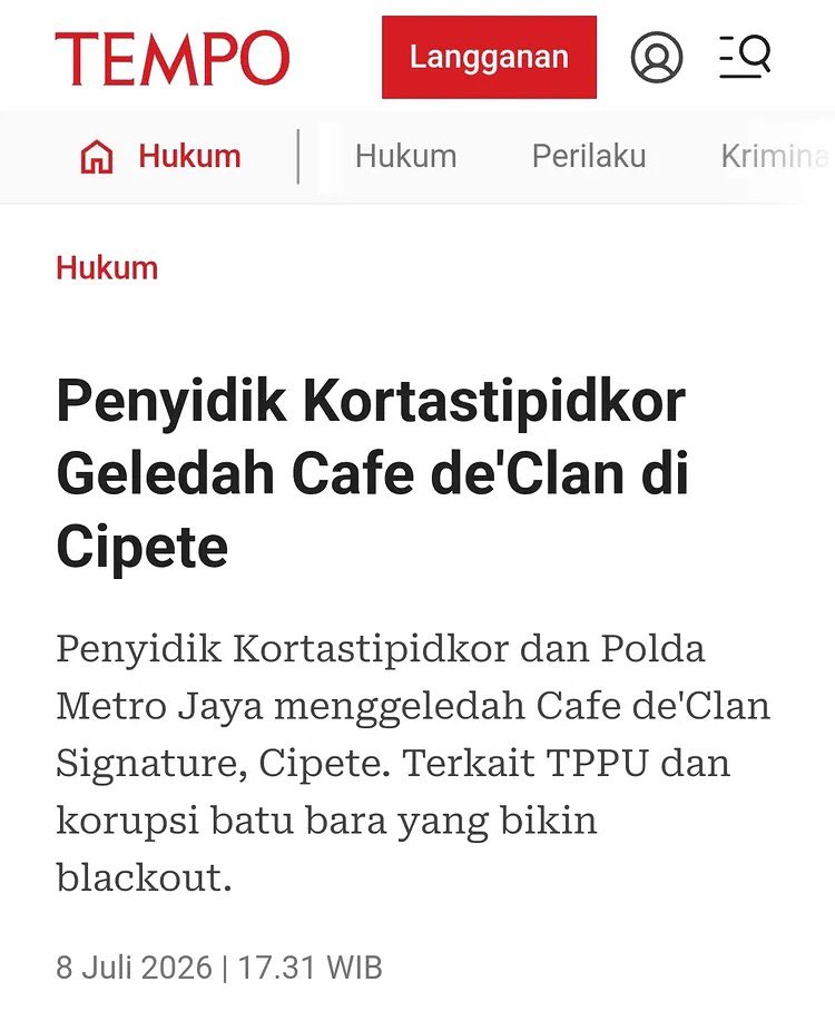 sibambaang's tweet photo. Gokil sih ini urusan brankas di restoran Jampidsus. Bau-bau dendam kesumatnya kecium banget.

Inget gak pas Jampidsus ngebongkar kasus MBG kemarin? Nah, di situ mereka berani nyomot Brigjend Pol yang masih aktif.

Makanya sekarang polisi kayak gak mau kalah, langsung ngegas balik mau bongkar kasus korupsi batu bara yang nilainya sampai 5T. 

Ini mah fix saling pegang kartu rahasia masing-masing, tinggal tunggu waktu aja buat saling spill!

Apalagi sempat ada kejadian saat polisi belum selesai membongkar brankas rahasia di Kafe De Clan Signature Cipete, pegawai Kejaksaan dan personel TNI PM mendadak merangsek masuk ke lokasi penggeledahan.

​Anehnya, kedatangan mereka disebut tanpa koordinasi sama sekali dengan pihak kepolisian yang ada di TKP. 

Publik pun mulai curiga: Apakah ada kepentingan atau oknum kuat yang sedang dilindungi?