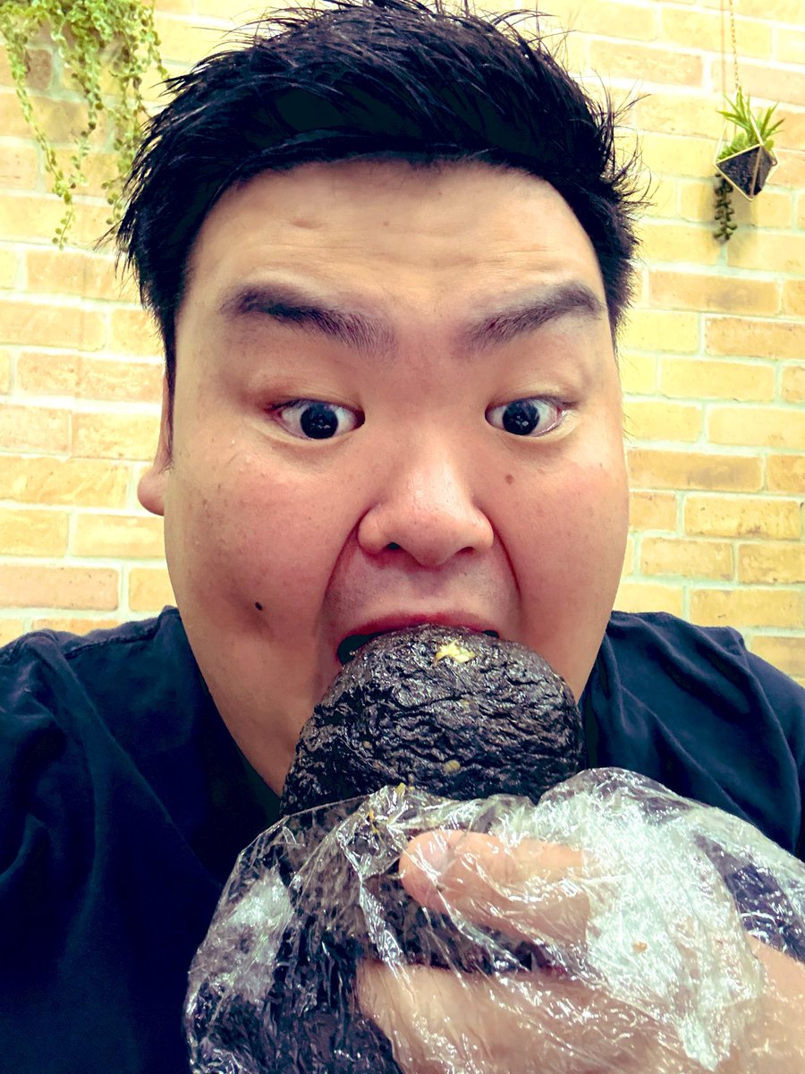 katsuki_mtgsl's tweet photo. 久しぶりに10時からアサデス。ラジオのスタジオに！

タイムショック出るよ〜！

今日のおにぎりはチャーシューネギマヨおにぎりでした！

うまかつき！

#KBCラジオ 
#アサデスラジオ https://t.co/SaAuQliRMe