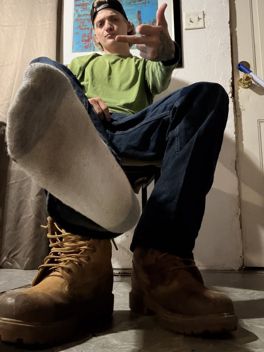 AlphaJ99's tweet photo. Kiss my dirty ass boots https://t.co/Zclq8T68hq
