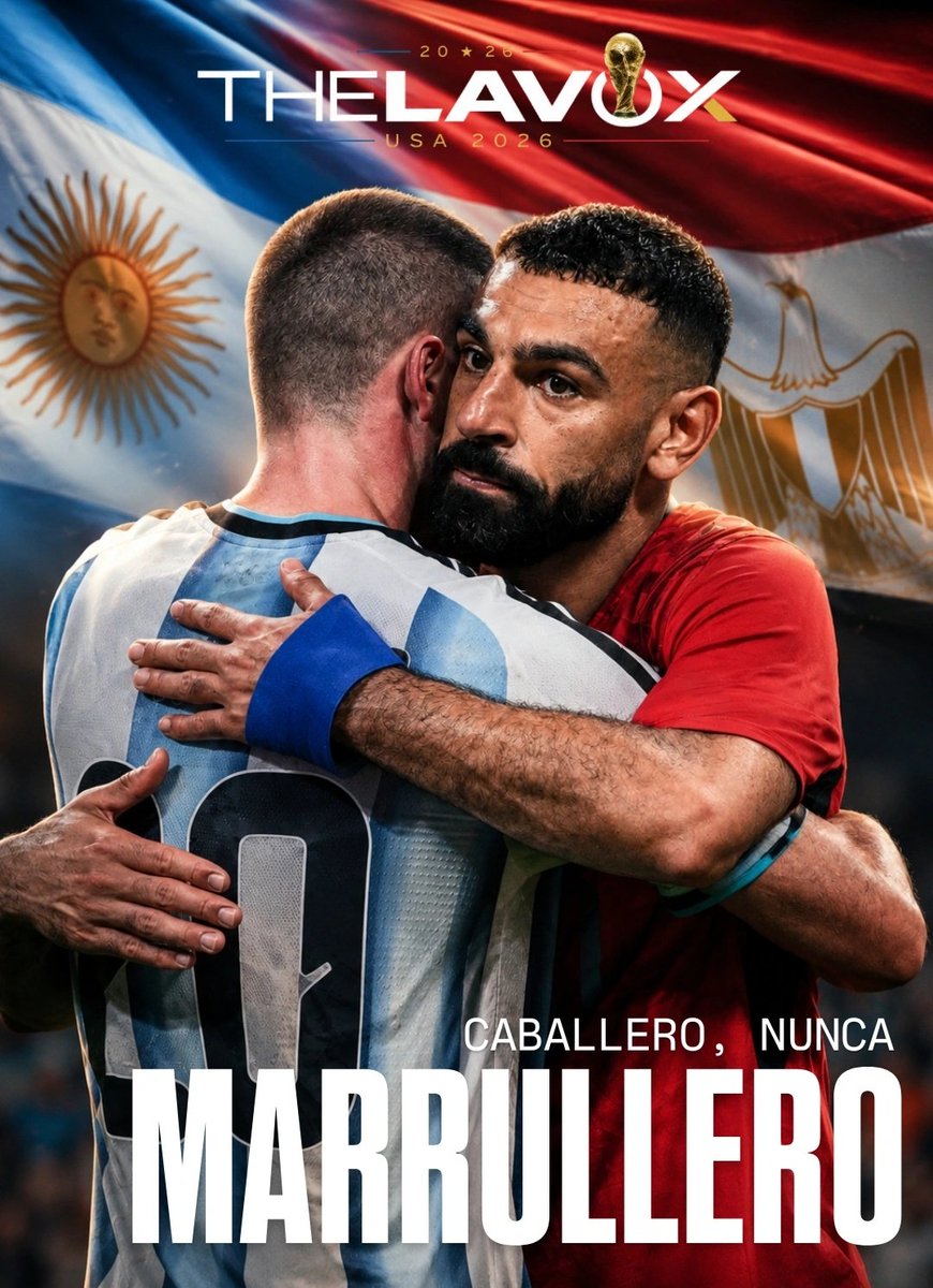 reneromanosport's tweet photo. Mohamed #Salah descubrió que la grandeza también se mide cuando el marcador ya no ofrece consuelo. Tras la derrota 3-2 de #Egypt ante #Argentina en la #FIFAWorldCup, mientras buena parte del entorno egipcio convertía la conferencia de prensa en un juicio contra el arbitraje, el capitán eligió un camino mucho más difícil: reconocer la diferencia que marcó Lionel #Messi. "Hay un tipo llamado Messi que puede desequilibrar un partido en cualquier momento", admitió sin buscar coartadas. El símbolo de su selección prefirió rendir homenaje al rival antes que esconderse detrás de una conspiración que nunca pronunció con su propia voz.
El contraste fue imposible de ignorar.
Mientras el seleccionador Hossam #Hassan volvió a denunciar que su equipo había sido perjudicado —como ya lo había hecho tras la derrota frente a #Senegal en la #AfricaCupOfNations—, #Salah respondió con respeto, dignidad y memoria futbolística. No desautorizó públicamente a su entrenador, pero sus actos hablaron con mucha más fuerza que cualquier comunicado. Perder también desnuda el carácter, y algunos encuentran culpables mientras otros encuentran grandeza. Como escribió Rudyard Kipling: “Si puedes encontrarte con el triunfo y el desastre, y tratar de la misma manera a esos dos impostores”, entonces entendiste de qué está hecho un verdadero líder.