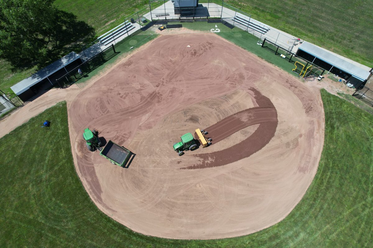 MidwestLaser00's tweet photo. Cloud County CC - @DuraEdge install.  Laser graded existing, scratched in 25t and capped with 25t. https://t.co/H3Okngwwhy