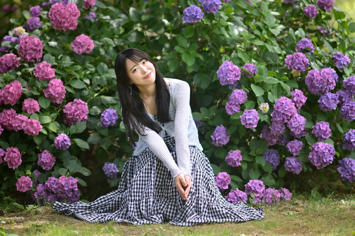 ロングワンピと紫陽花♪ 薄いカーディガンが涼しく、 日除けになって
