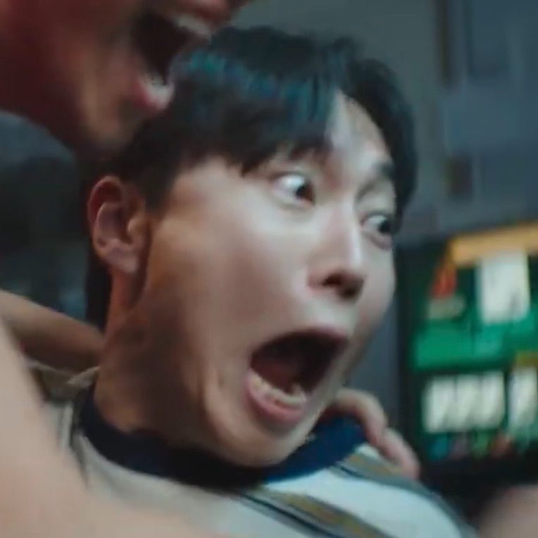 alinkkins's tweet photo. I'M CRYING WHY IS HE SO FUNNY AND STUPID HERE😭 https://t.co/OiLSjnVa0Y