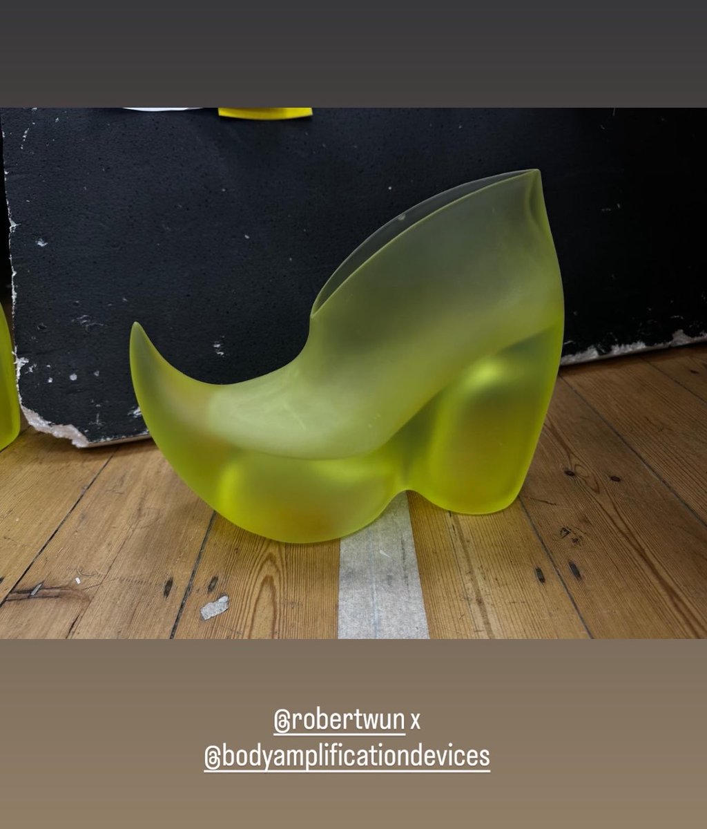 HOMMEALONE's tweet photo. the shoes at robert wun’s couture show were a collaboration with body amplification devices (BAD) https://t.co/80WV9hSu3z
