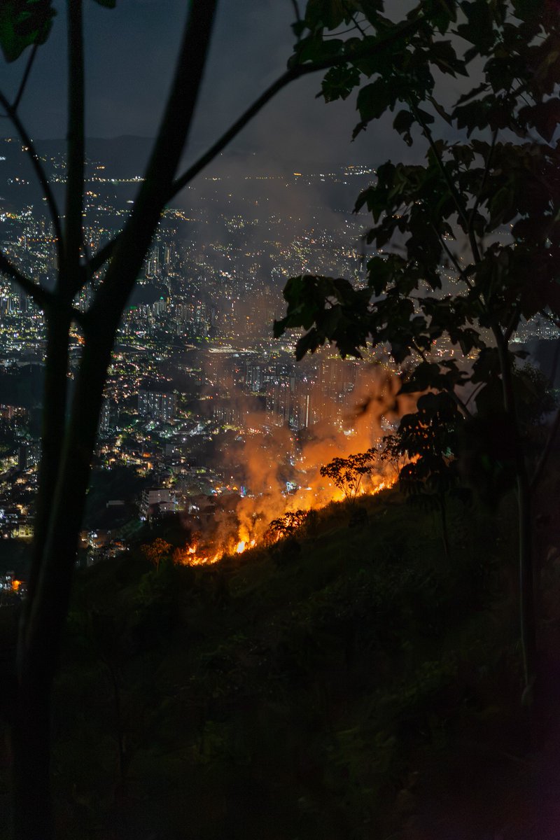 byannmm's tweet photo. La montaña en llamas https://t.co/2ym9AxQIHD