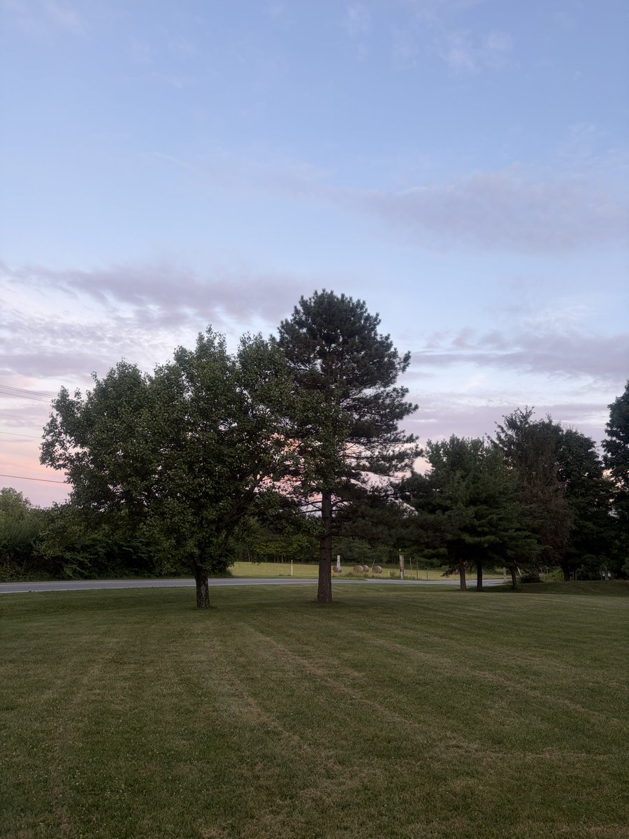 asianposh2022's tweet photo. Beautiful evening. Looks like hay season across the street!
#delawarecountyOhio https://t.co/Bm8K70k40g