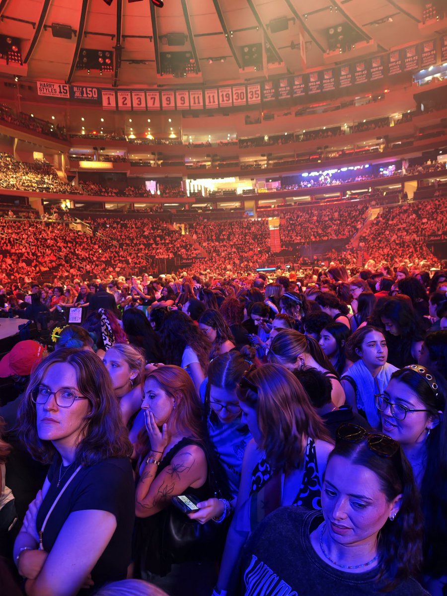 LouisWT91World's tweet photo. 📸| Louis Tomlinson: Sold-out Madison Square Garden! #HDWGHWTNewYork

— LTUPDATESPL https://t.co/vtIrhaasJv