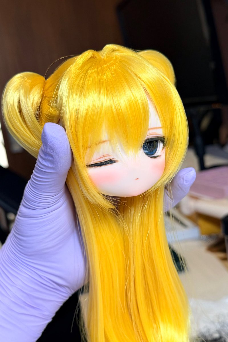 amatsuka_mimir's tweet photo. ちょっと前からウィッグを作り始めたんだけど、自分の欲しい色しか作ってないから特殊カラーしかないw🫪✨✨✨

この二次元イエローかんぺきすぎる😭💕
ジト目でウィンク初です❣️
手書きアイもがんばった！ https://t.co/vU0rvyUZQA