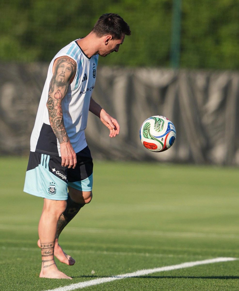 Messismo10's tweet photo. Messi vía Instagram. https://t.co/MpVHsPMJcx