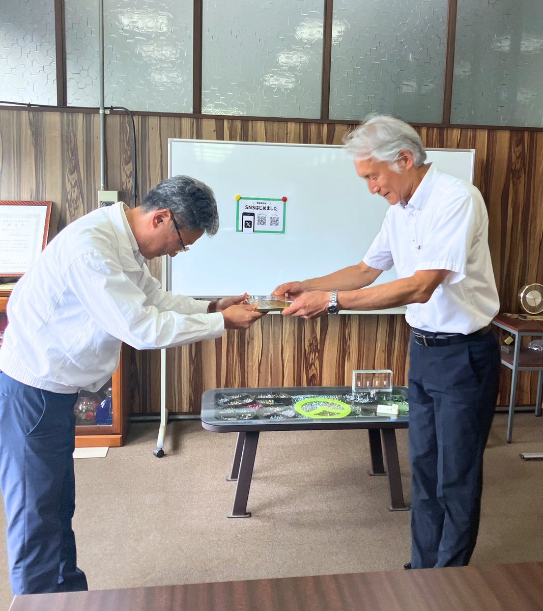 yamashina_pr's tweet photo. 公式アカウントでもお知らせした受賞について、
贈呈式の様子を少しだけご紹介します🏆
社内としても大変励みになる機会となりました。
#ヤマシナ #製造業 #ねじ #受賞 https://t.co/skKjNQyPj3