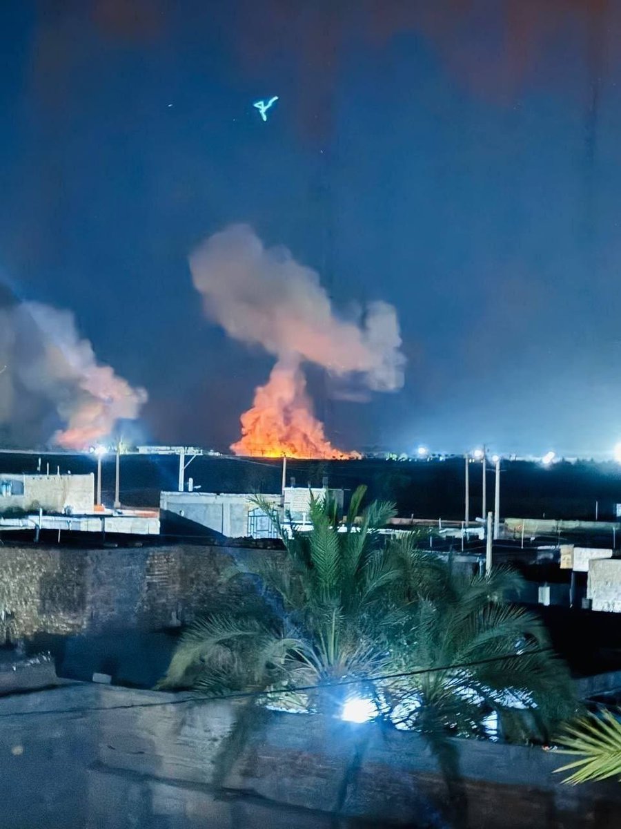 AlejoRodriEC's tweet photo. El Presidente Trump anuncia la reanudación de la guerra contra Irán desde esta noche.
Estados Unidos lanzó hoy varios bombardeos al sur de Irán incluyendo centros de lanzamiento de misiles, defensas aéreas e instalaciones nucleares.
Se rompe de esta manera el frágil cese al fuego que apenas duró 2 meses y medio con varias hostilidades entre medio.
