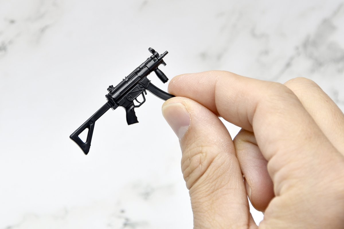 LittleArmory's tweet photo. GUNSLINGER GIRL×リトルアーモリー
コラボ銃模型シリーズは、
ヘンリエッタ P90・P239タイプ(7月発売予定)を皮切りに、リコ、クラエス、アンジェリカ、トリエラ…と、5カ月連続リリースとなります。
全てが/12スケールなので、揃えると壮観👀
付属台座やカードも活用して飾り付けをお楽しみください✨ https://t.co/NZLJOdcUVZ