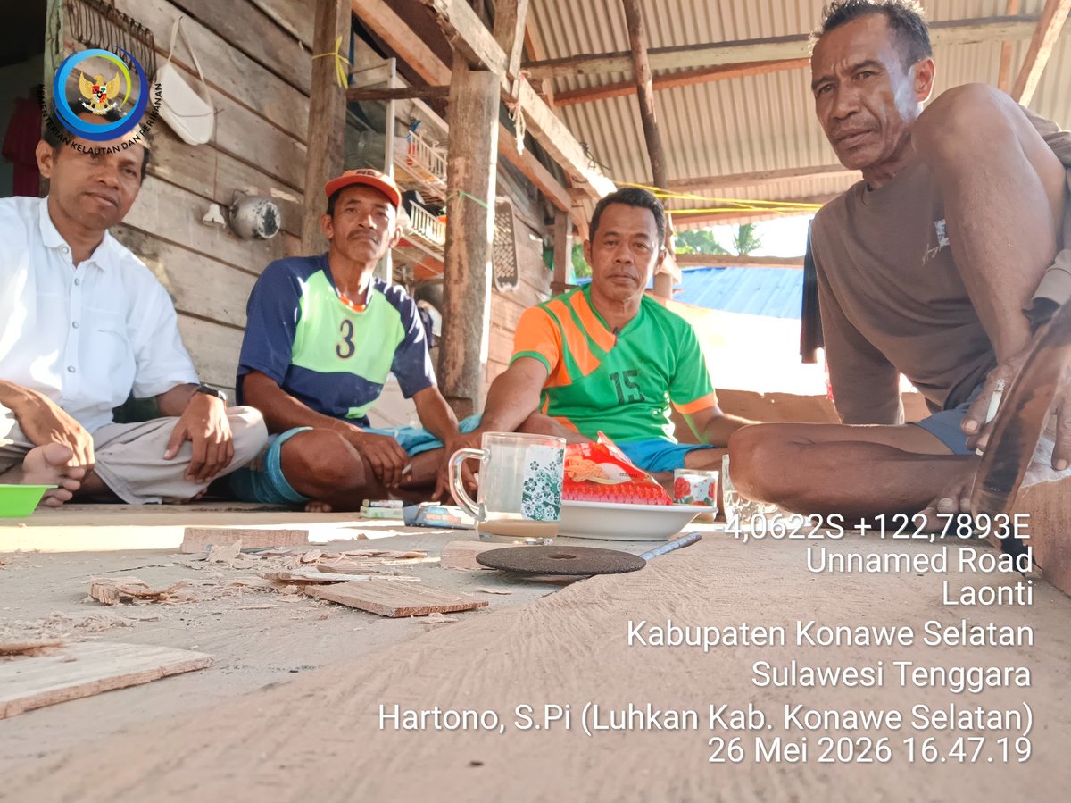 Luhkonsel's tweet photo. Selasa (26/05/2026) Hartono luhkan Konawe Selatan, Sosialisasi Peraturan Menteri Kelautan dan Perikanan Nomor 5 Tahun 2026 pada KUB Baho Lestari Desa Labuan Beropa Kec. Laonti
#luhkankonsel
#kkpri
#ekonomibiru
#brbapppmaros https://t.co/ftneWH7PoP