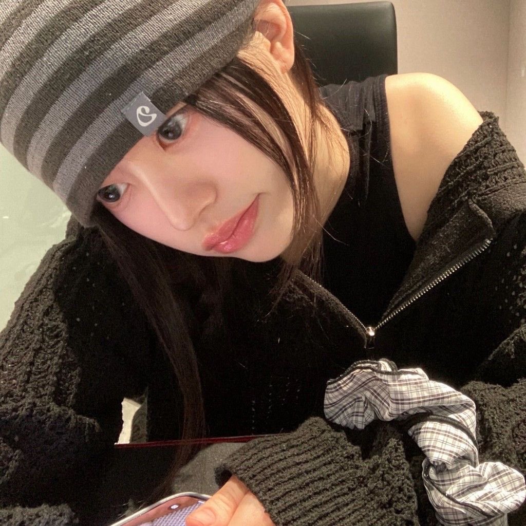 miorien's tweet photo. 비니 자주 쓰는 민주라니깐🧢 https://t.co/GlY7pDrGMk