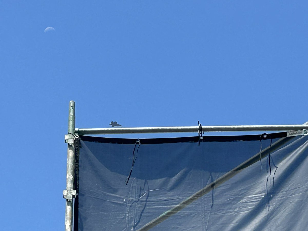 greatgeneral87's tweet photo. 今日はF-15もF-35もどっちも見れて運がイイね！ https://t.co/USsB3iwJcT