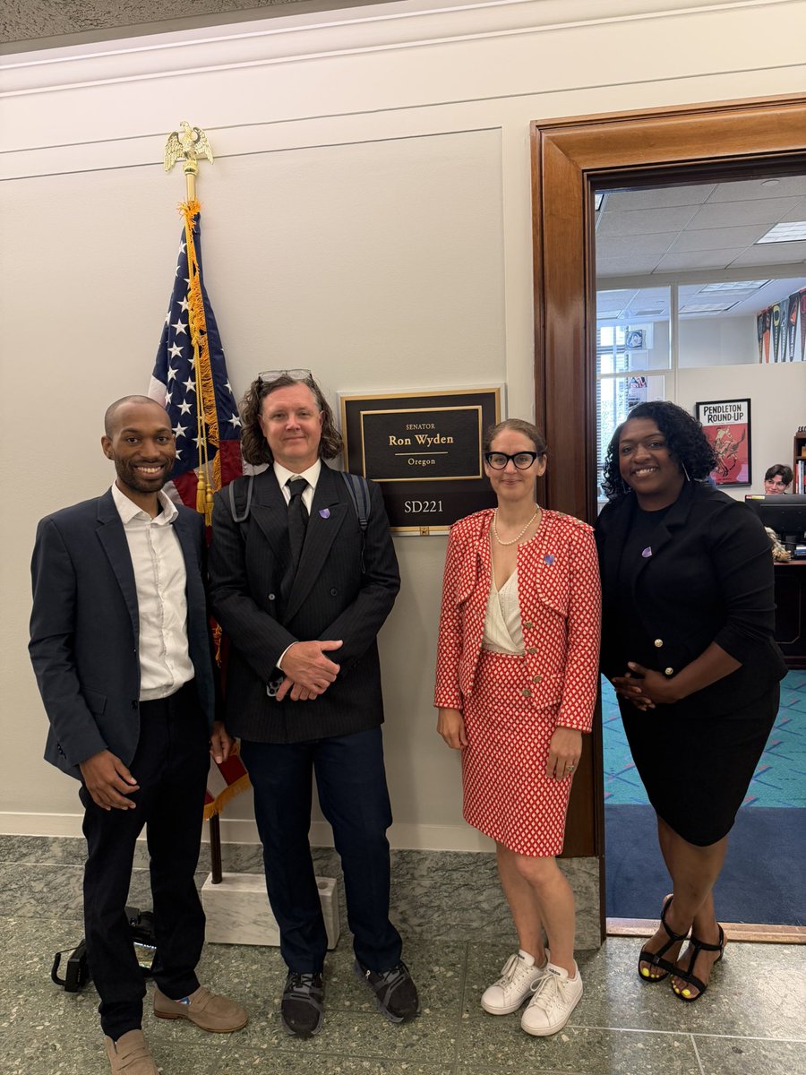 Flannel_Donut's tweet photo. @EleanorTerrett @RonWyden Thank you Senator @RonWyden! https://t.co/e11jpYsqNn