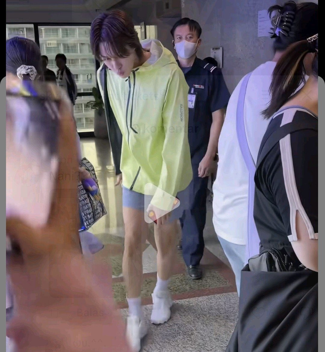 BzBbua_'s tweet photo. ห๋าา วันที่สกายขับ tank300 ด้วยเสื้อกล้ามดำ ที่นั่งเบาะข้างๆนั่นนานิหรอ 
🫪🫪🫪🫪🫪🫪🫪🫪🫪

😭🔫 จั้นหยักตรายยยยยย https://t.co/58eacD59CC