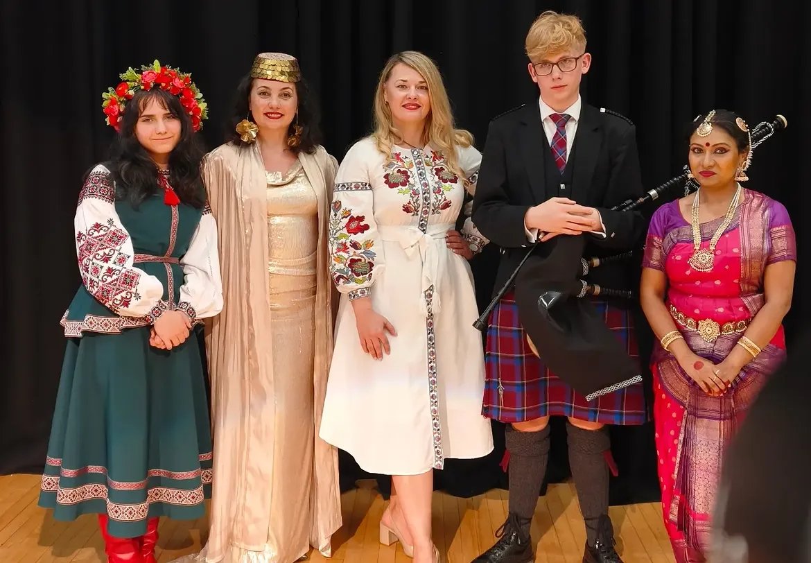 TanwiBhattacha2's tweet photo. Honoured to perform Bharatanatyam at #NewScotsExtravaganza, celebrating culture, diversity and community through dance. Proud to share India's heritage at Refugee Festival Scotland. 🇮🇳✨

#RefugeeFestivalScotland #Bharatanatyam #IndianDance https://t.co/xtrgvzlQGP