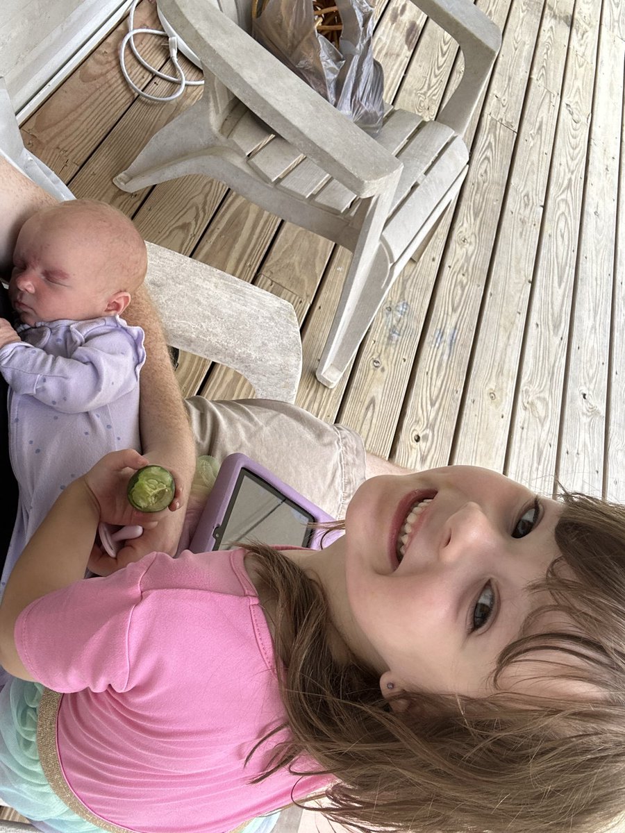 stewartseth1996's tweet photo. A sleeping newborn in my arms. Aubrey beside us eating a cucumber fresh off the vine.

Simple moments. Sweet memories. Grateful for this season of life. 

#GirlDad #FamilyFirst #Blessed #SummerEvenings #SimpleLife #MakingMemories https://t.co/VGFcykZmHX