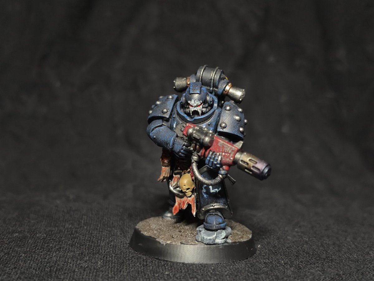 epc_wn's tweet photo. @spaceshark23 red corsair night lords https://t.co/MYyw8JMJsC