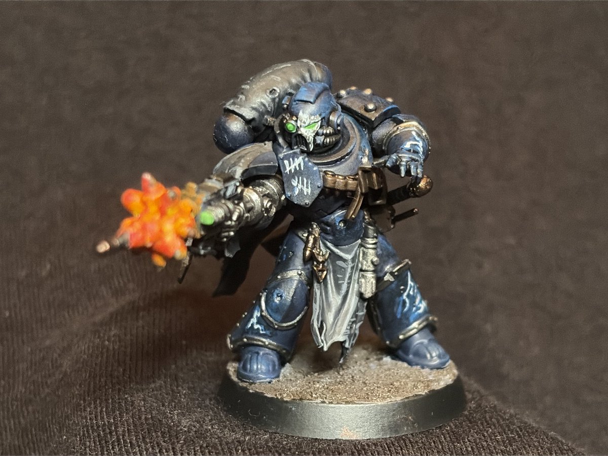 epc_wn's tweet photo. @spaceshark23 red corsair night lords https://t.co/MYyw8JMJsC