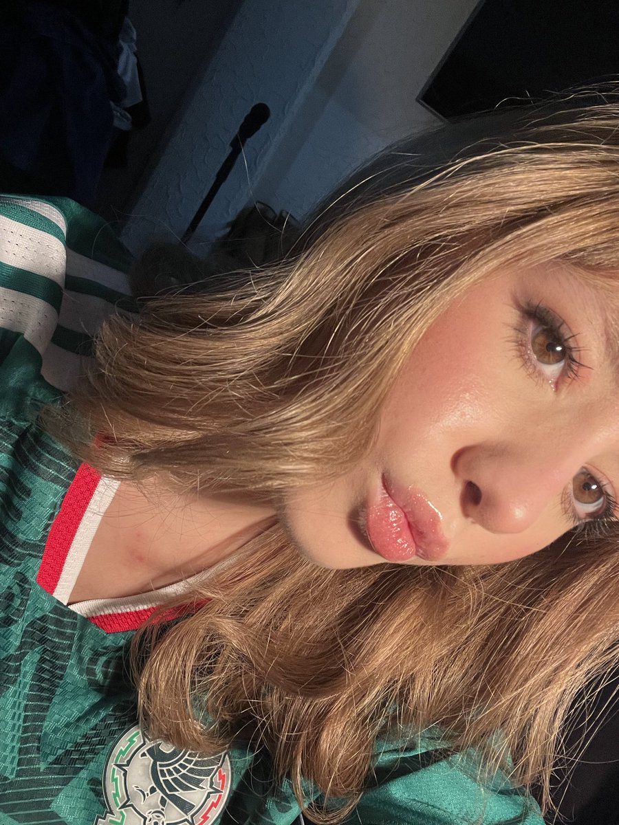 petitbravos's tweet photo. holii, soy zari o petit (17/🇲🇽). conozco a stbv por mi hermana mayor desde hace unos 5 meses, mi canción favorita es fe. también publico cositas de loona de vez en cuando y busco mutis 💞

#dualtwt 🌟 https://t.co/mvTBQUBOfN
