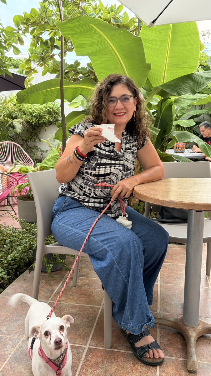 Sirula69's tweet photo. Saludos @tiopedritosola desde la nevería Petfriendly de mi colonia ☺️ en #PuertoVallarta, para que no vengas https://t.co/hBJa9Z4z12