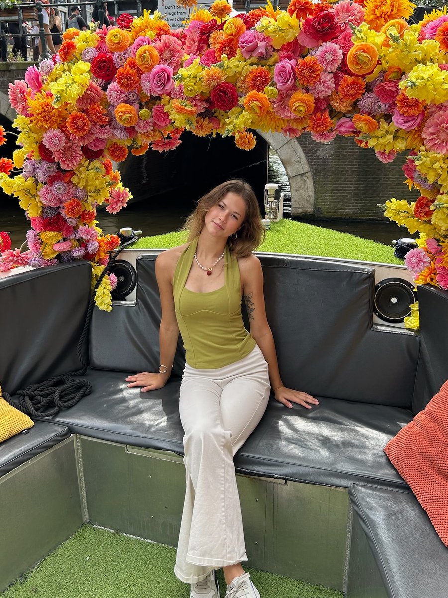 GoddessRi555's tweet photo. New crowdfund alert! Flights to Europe on my throne💋💋 https://t.co/N5b1UIezke