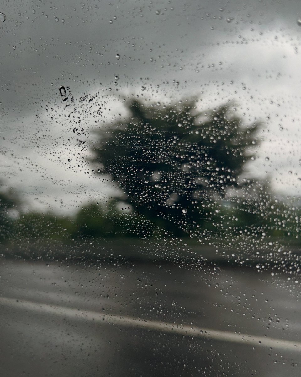 yeobeenverse's tweet photo. jeon.yeobeen IG update 

“ Summer Days 🐠🌧️🤍” https://t.co/MkjXN1C6sm