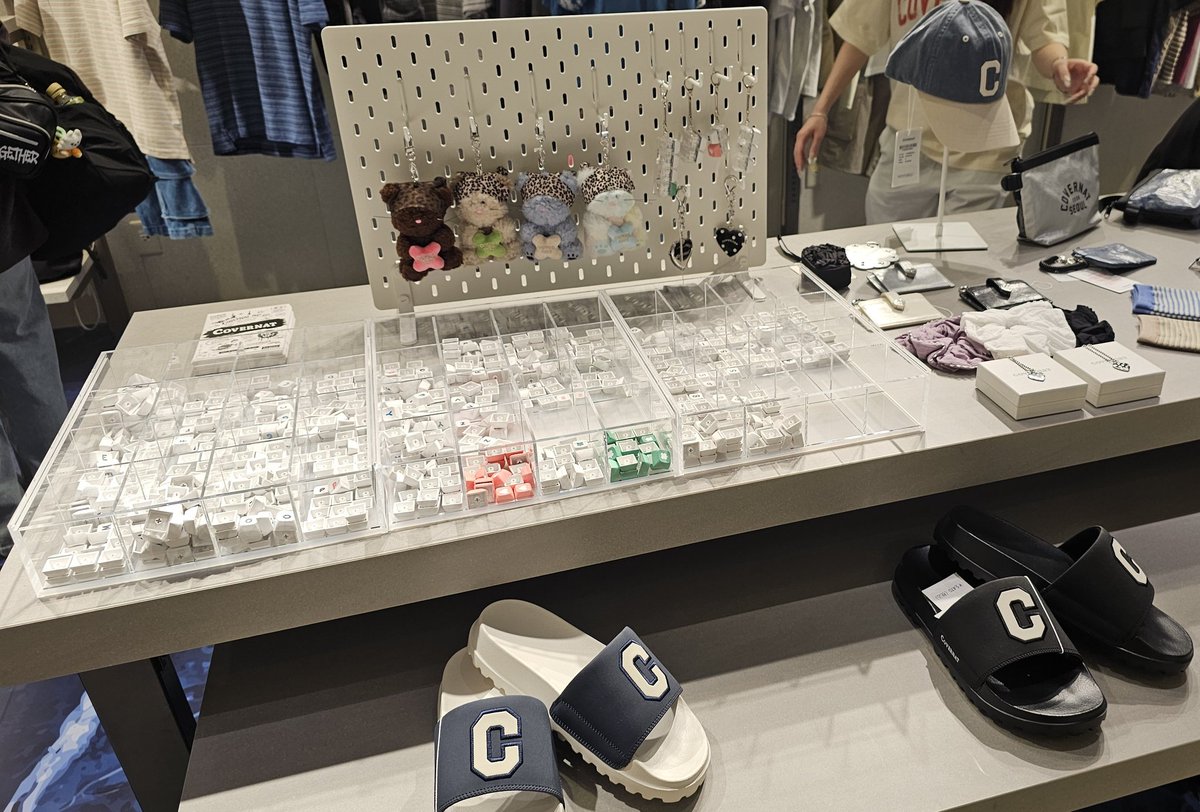 meganeri_moa's tweet photo. 渋谷スクランブルスクエアのCOVERNAT POPUP
良い！スビンだらけ！！新宿でも買ったけど今日も買う😍

#수빈 #SOOBIN #COVERNAT @TXT_bighit_jp @TXT_bighit @covernatmag https://t.co/UP3zbsZjw3