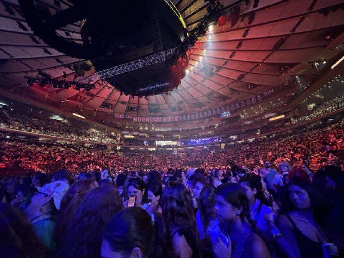 Iouistrings's tweet photo. But I was getting told that the sold out poster was AI how could this happen https://t.co/90yFLHkXDW