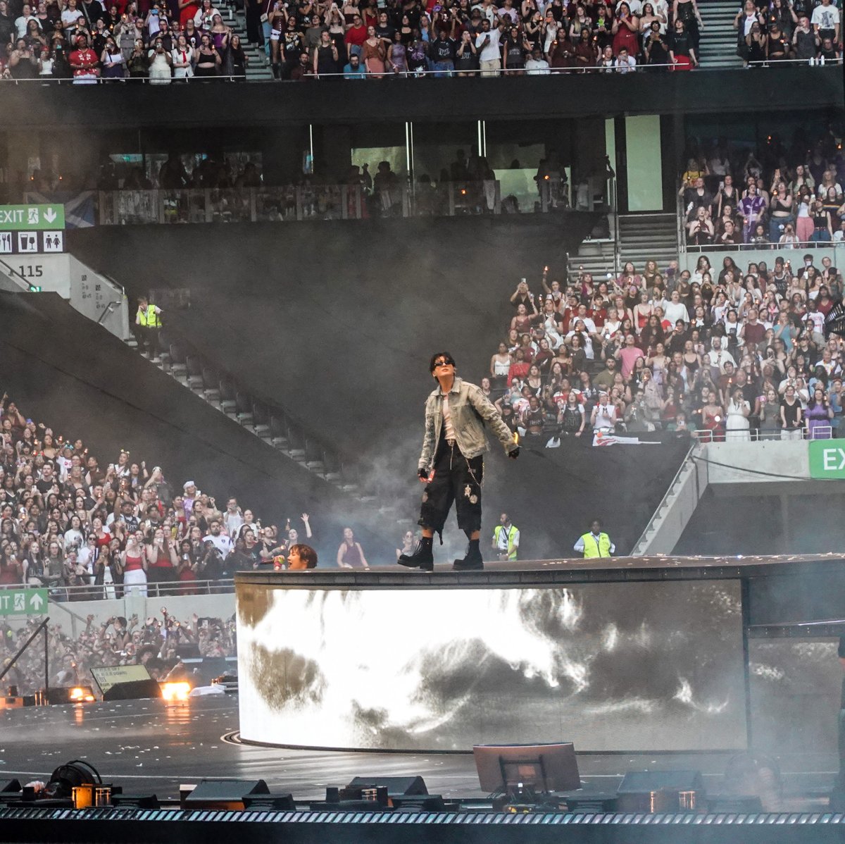 rocktheview's tweet photo. More photos for everyone of BTS 💜 https://t.co/zvV5GzmXQt