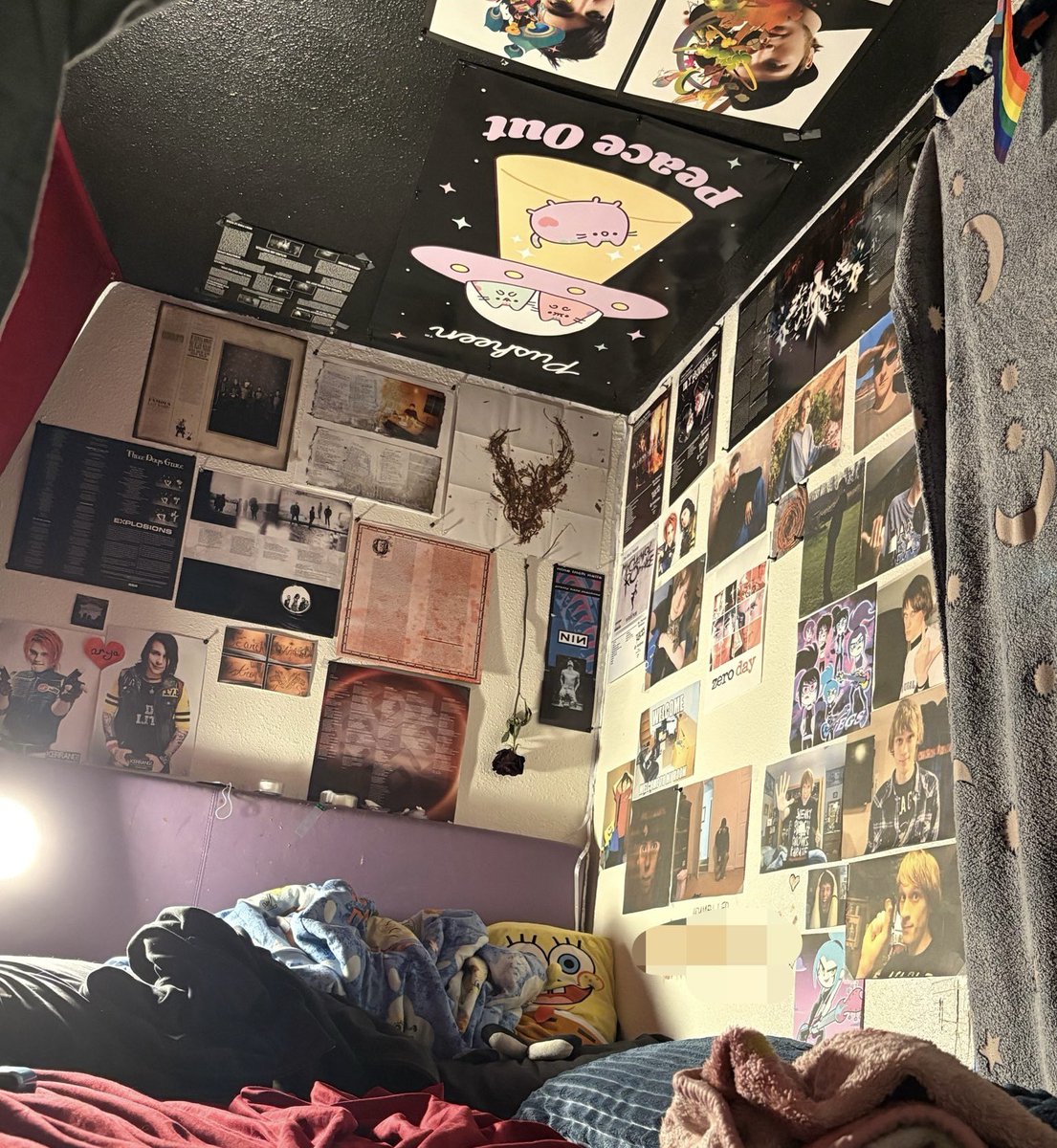 falloutarya's tweet photo. arya has a small obsession with… someone https://t.co/vaLASTUKCz