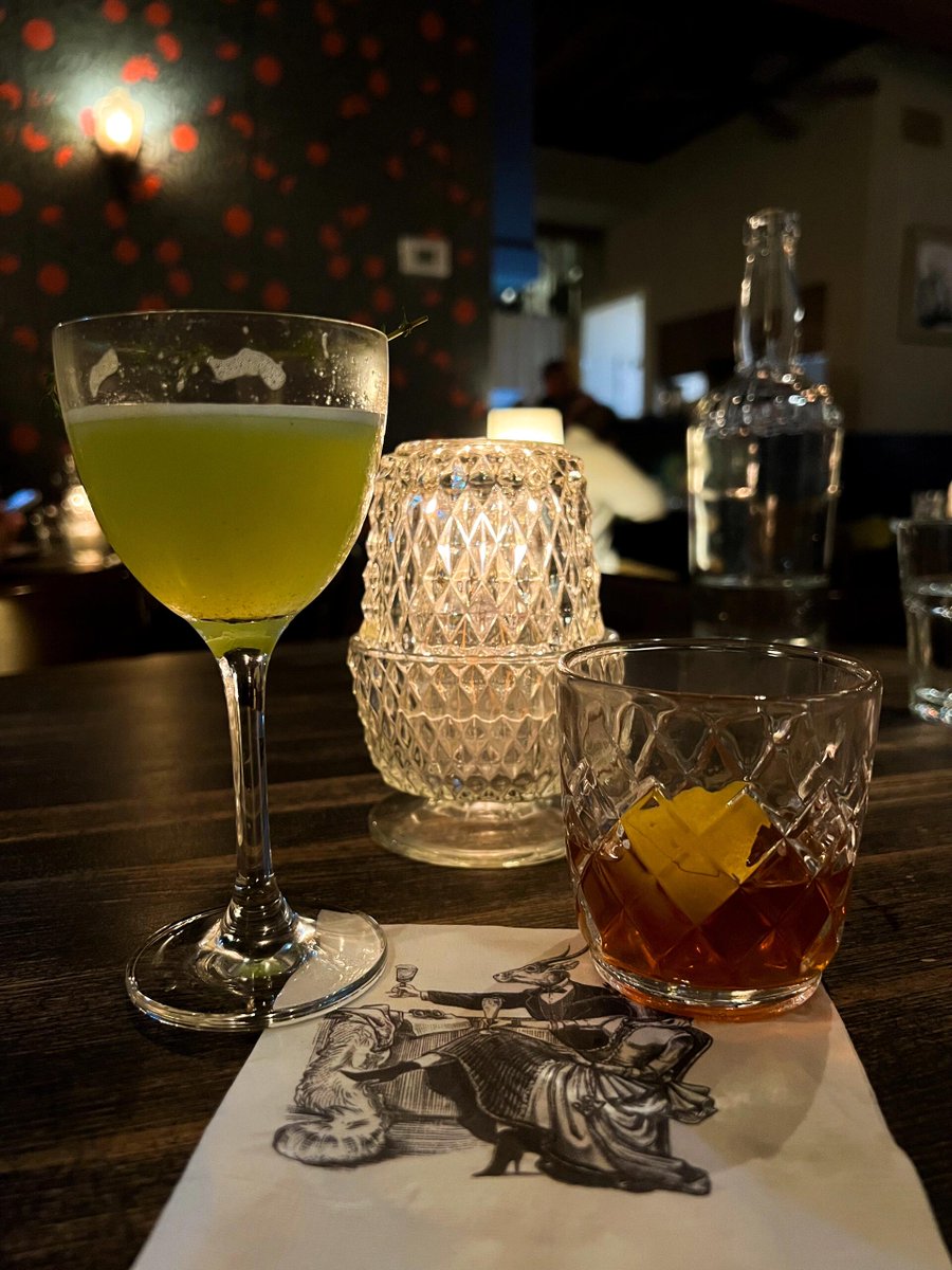 DeniseRaglan2's tweet photo. Today I enjoyed reading some short stories while having a drink. It was very relaxing!🌸 https://t.co/FG8WxFK4yy