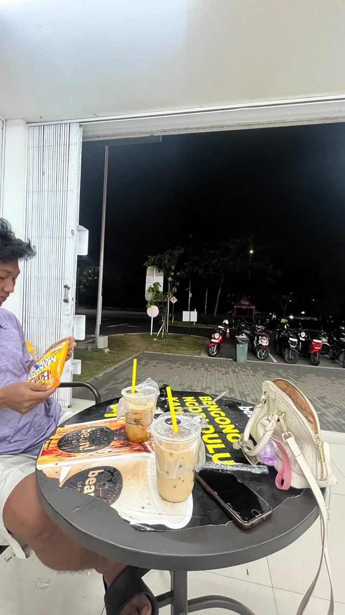 caramllio's tweet photo. klo less coffee masih boleh mesen kopi egk? https://t.co/OdhWNhEoR1