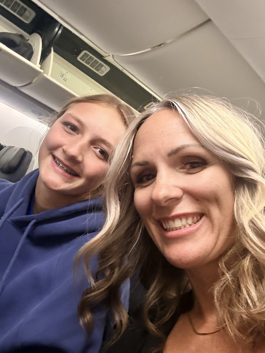 Kennedy_Coop17's tweet photo. π₯ Wheels up π« to @OHStingraysShow π₯ #KB17 #catcher #2028 #ohio #softball @APastimeCC16u @TopPreps @UncommittedUTR @LegacyLegendsS1 @SBRRetweets https://t.co/K6jb8q2E2d