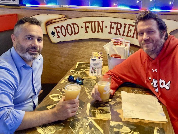 kevinleewitt's tweet photo. Meeting of the Minds. #GreatGuy #fiddlehead #humpnight https://t.co/SmxyKujMW0