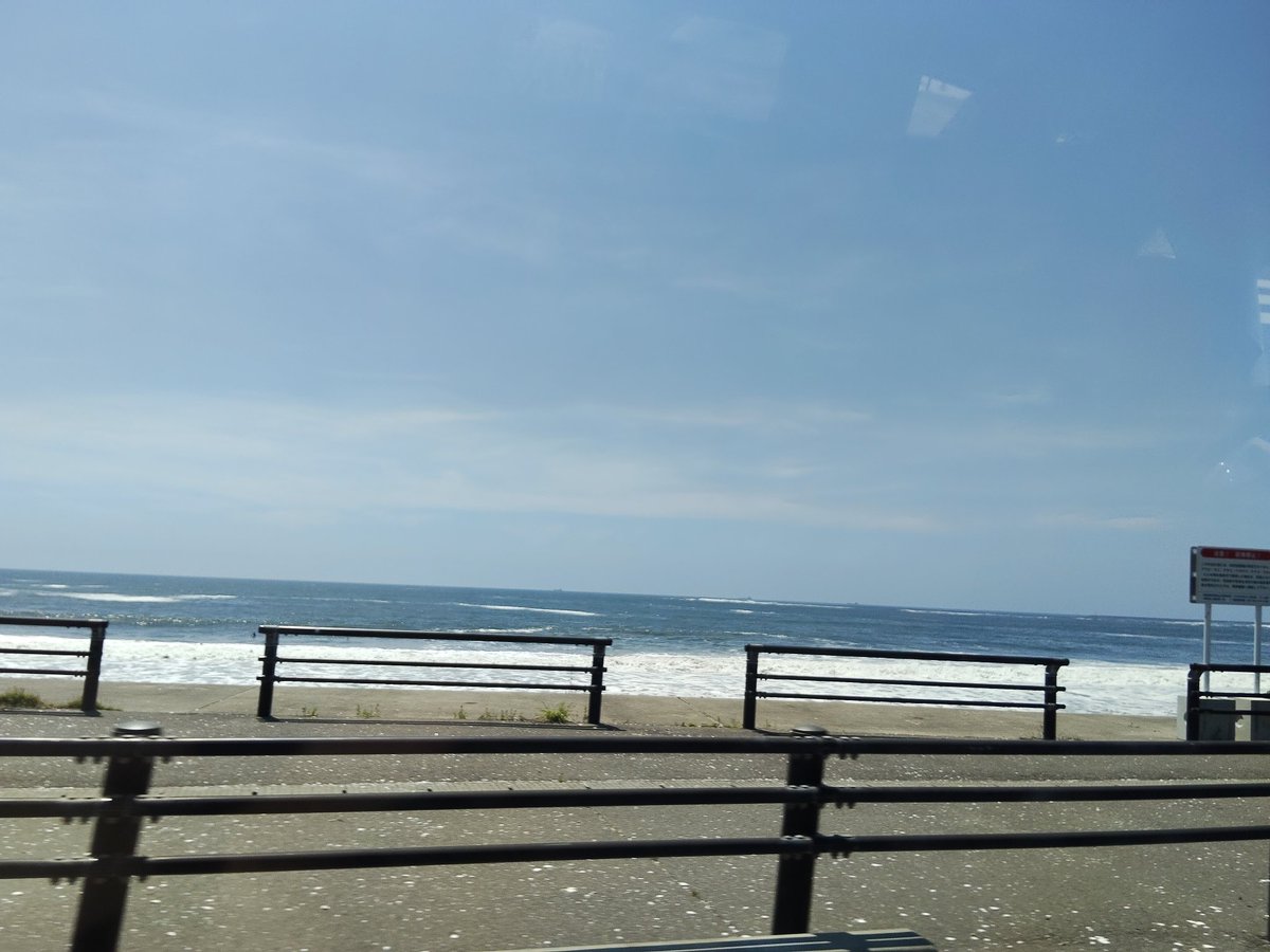 mayoimyu's tweet photo. 海！海〜 https://t.co/1dYKMZWtTR