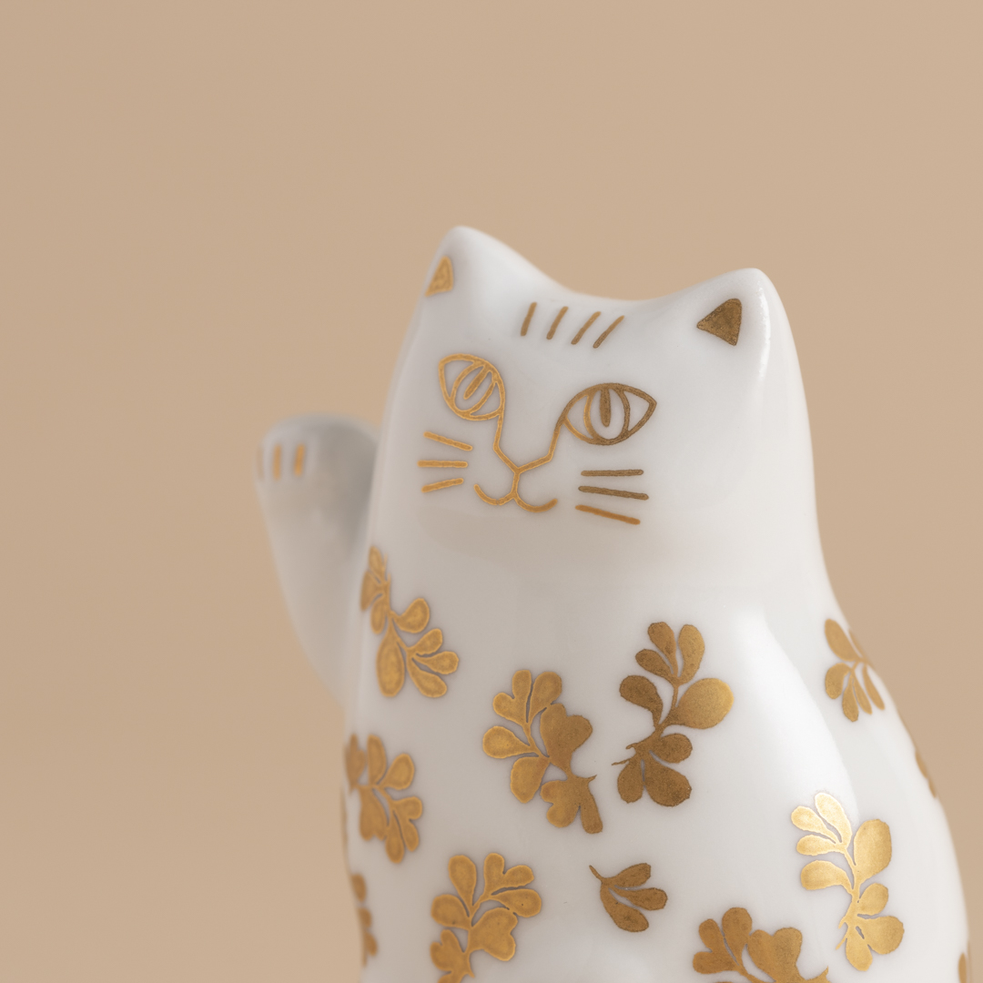 再入荷！】 長崎県の波佐見焼で作られた、リサ・ラーソンの招き猫