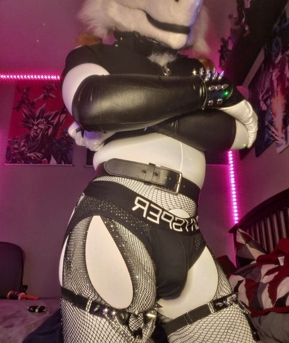 MDSergalAD's tweet photo. 🖤 I should wear this more often ~ 🖤 https://t.co/LUEy6TRq2h