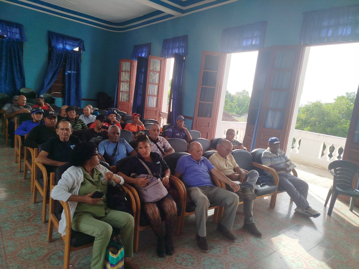 MasterWebDpt's tweet photo. Durante esta semana y la próxima directivos del transporte realizarán en los municipios intercambios con los porteadores privados y propietarios de triciclos eléctricos que no tienen LOT para así facilitar el proceso de permiso especial. 
#TransportEspirituano https://t.co/blSeERYIJP