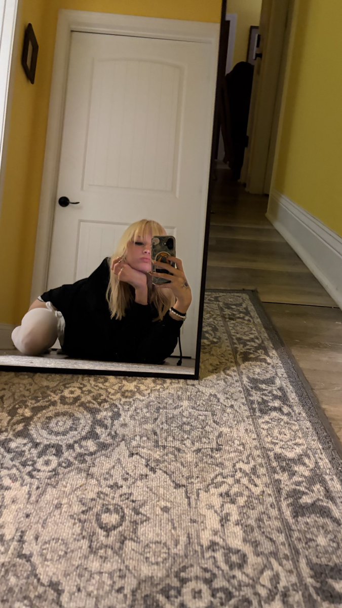 sunnylurks47's tweet photo. Being called good girl would solve all my problems  rn https://t.co/tVM4wj7xt4