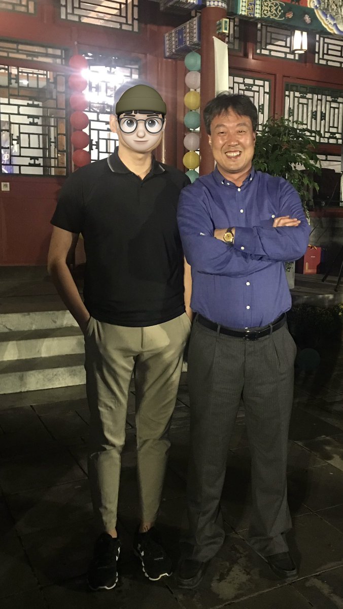 qinbafrank's tweet photo. 高善文为什么值得被怀念？学者风骨和独立精神。高博是国内公认的顶级宏观经济学家，不说“之一”其实也没问题。大家怀念他，不仅因他的专业能力，更因为他在高度商业化、短期功利的宏观研究领域，展现出越来越稀缺的知识分子气质、独立精神和敢言勇气——这在当下尤其珍贵。

1. 专业实力 + 深刻洞见（硬实力） 他一直践行用系统框架解释中国经济周期、结构问题和拐点。很多从业者把他的分析当“必读教材”。即使离开券商（2025年11月离职），影响力仍在。

他构建了一套具有中国特色的宏观分析体系：
1）2006年前后提出“资产重估”理论，将贸易顺差、外汇占款、流动性、信贷周期与股票、房地产等资产价格联系起来。
2）围绕工业产能周期、刘易斯拐点、潜在增速、房地产周期等不断完善。
3）著作《透视繁荣》《经济运行的逻辑》《在周期的拐点上》被从业者视为必读，至今仍是理解中国宏观的重要参考。

人们怀念的，是那种能把复杂现实讲清楚、给出独立判断的学者。

2、独特的学者气质：在浮华行业中保持独立
券商卖方研究常追求极端观点、热点追逐、流量噱头和内卷竞争。高善文完全反其道而行：
1）观点稳定，不反复变脸博关注。
2）拒绝过度商业化营销，少露面、不打造“网红”人设，专注研究、著书和培养团队。
3）对同行后辈包容，公开少抨击，倾囊相授框架。
4）平衡“知识分子求真”与“市场务实”：打通学院、政策、市场三重视角，既有学术高度又有落地性。

他自嘲经济分析：
“解释过去头头是道，似乎有理；
预测未来躲躲闪闪，误差惊人。”
这种坦诚和克制，在充斥唱多或焦虑的舆论中格外难得。

3、敢说真话的勇气（最稀缺的部分） 这是大家怀念得最多的一点。在当下环境下，他是少数公开质疑官方数据的经济学家之一。
1）2019年提示中长期增长中枢下行、“保5争4”难度大。

2）2024年12月深圳投资者会议上，他描述社会现实：“到处都是生机勃勃的老年人、死气沉沉的青年人、生无可恋的中年人”。年轻人因就业压力消费低迷，老年人退休金稳定，形成鲜明对比。

3）他还直言：过去两三年官方GDP可能每年高估约3个百分点（真实增速或仅2%左右），累计高估10个百分点，与4700万城镇就业损失数据能对得上。演讲视频和报道迅速传播后被删除。

这种“把别人不愿说的问题讲出来”的坦率，在当前越来越少见。他不是唱衰，而是用逻辑和数据提醒大家：经济学要解释现实，而不是当宣传工具。他代表了一种越来越稀缺的“独立研究者气质”——学术高度、市场温度、人格风骨兼具。

4、还有一点非常值得强调
在这个被深澳理论和复杂数学公式充斥的经济学论文的时代，高博的文章基本以大白话风格为主，强调清晰的逻辑链条和真实数据推导，而不是堆砌深奥理论或复杂数学公式。 
1）行文朴素克制、简洁平实：报告和文章很少用华丽修辞、煽动性标题或金句噱头；
2）重数据与因果逻辑链条，轻公式与抽象理论，“从因果机制出发”搭建模型，而不是套用经典模型或复杂数学公式；
3）擅用用故事和类比解释复杂概念，让我们普通人都能看的懂。
逻辑大胆但证据严谨，语言直白锐利，褪去学术包装，直指现实痛点。业内评价他的研究“数据翔实、逻辑性强”。

说实话个人是深受这种写作风格的影响，虽然与高博有云泥之别、我也尽量在我的文章里把数据和逻辑用大白话说清楚。

他的研究强调数据因果链条和可复盘逻辑，而非宏大叙事或情绪驱动。文章朴素克制，重论证而非包装，观点稳定、一以贯之（锚定资产重估、产能周期等框架）。他留下的不仅是几次判断，而是理解中国经济的系统方法论和尊重事实、不断求证的研究范式。

大家怀念高博，不是单纯因为他预测准，而是因为在商业化资本市场里，他依然保持了知识分子的独立性和说真话的勇气。这种品质如今太稀缺了，他的离世，让大家突然意识到：能把中国经济周期讲得透彻、敢直面数据偏差、还能影响市场的人，又少了一个。

在复杂的中国经济现实中，这份严谨逻辑、独立判断和真诚表达，永远值得被记住和怀念。

多年前，因为一位在国内某券商研究所当所长的师兄关系，有幸跟高博同桌吃饭过两次。现在依然还记得，他没有任何架子，非常谦虚，也很爱笑，我还问过几个现在看来非常傻瓜的问题，他都一一耐心解答，现在回想真是汗颜。

愿他安息，也希望我们能记住也能践行这种“专业+敢言”的精神。

斯人已去，他那爽朗的笑声音犹在耳。