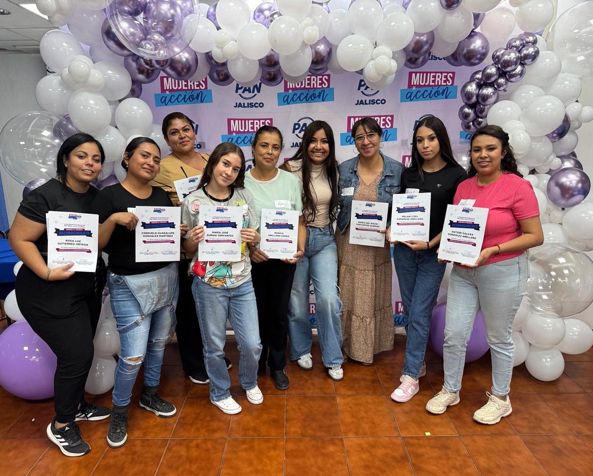 PAN_Jalisco's tweet photo. Porque #EmprenderEsPoder, la Secretaría Estatal de la Mujer que encabeza Annia García, organizó un 'Taller de Globoflexia' impartido por Noemi Rodríguez, a quien agradecemos por compartir sus conocimientos con cada participante.
Con estas actividades promovemos el emprendimiento y el autoempleo entre mujeres creativas y decididas en mejorar su futuro.
#PrimeroLaFamilia
