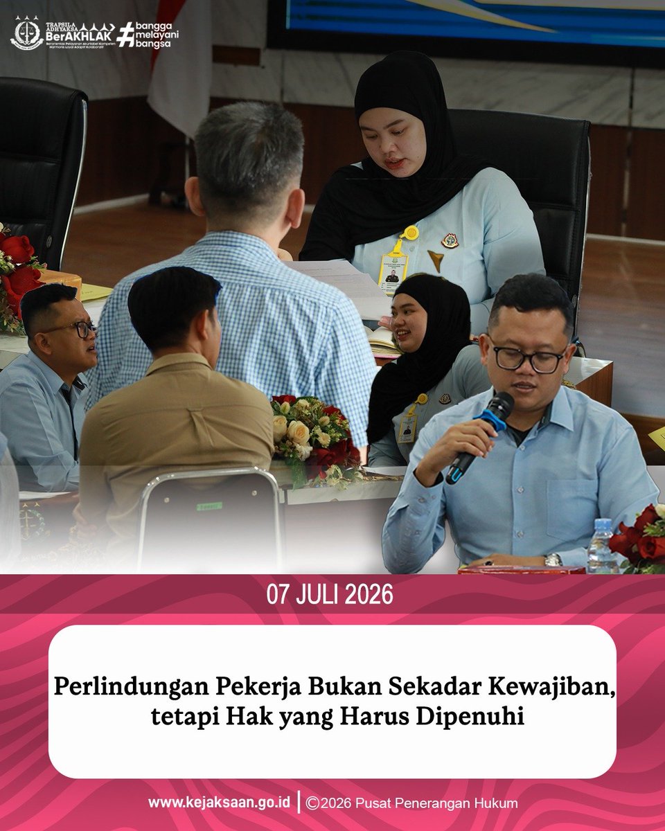 KejariBlitar's tweet photo. Kejaksaan Negeri Blitar diwakili oleh Kepala Seksi Perdata dan Tata Usaha Negara Devi Eko Istiwan S.H., M,H. melaksanakan kegiatan Sosialisasi Kepatuhan Kepesertaan Program BPJS Ketenagakerjaan kepada perusahaan kategori menengah dan besar di Kota Blitar. https://t.co/oK5AELeCh2
