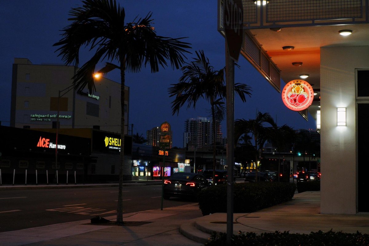 EmmaThomasP's tweet photo. After having dinner with friends, we drove through Little Havana. The diffused yellow lights and the Latin American bar music made Miami truly transform into Vice City after nightfall. https://t.co/kXBxuDBmIT