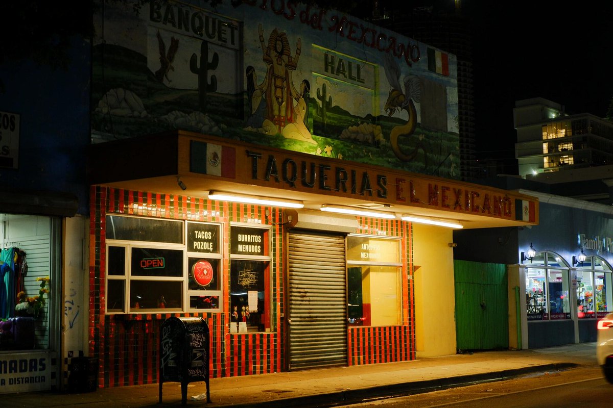 EmmaThomasP's tweet photo. After having dinner with friends, we drove through Little Havana. The diffused yellow lights and the Latin American bar music made Miami truly transform into Vice City after nightfall. https://t.co/kXBxuDBmIT