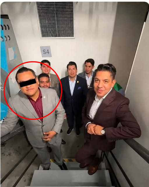 Ped_Stone's tweet photo. No solo es Noroña, también un exregidor de morena en Guanajuato, fue detenido por agredir a su esposa frente a su hijo menor

Este barbajan es asesor del senador de la luz del mundo, Emmanuel Reyes Carmona, quién curiosamente nunca dijo nada hasta reventó el escándalo https://t.co/C5txe8C0Q0