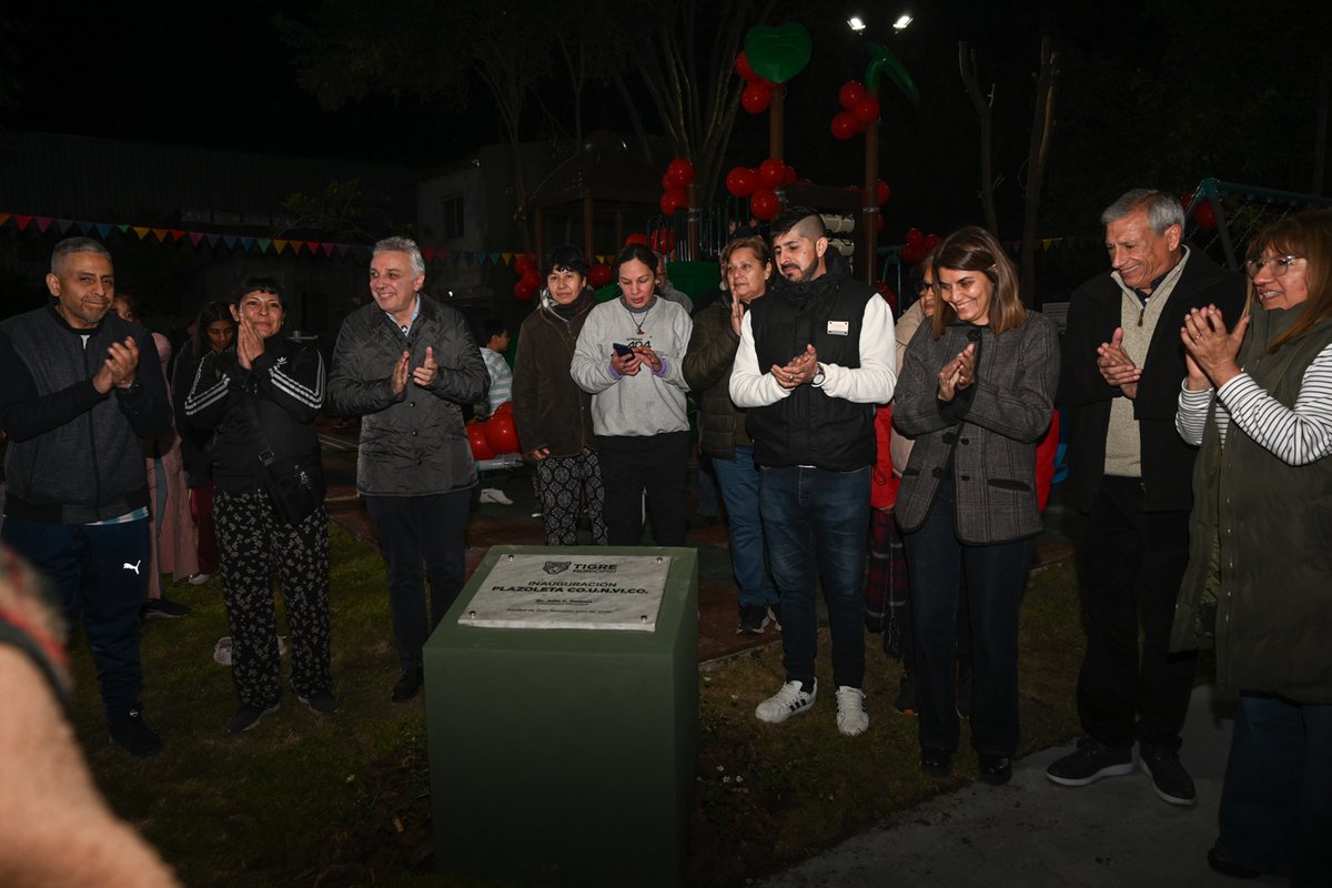 GiselaLZamora's tweet photo. Junto al intendente @ZamoraJulio y la comunidad de Don Torcuato Este, acompañé la inauguración de la plazoleta https://t.co/25oI8pIqlp. ¡Ya son 103 los espacios renovados por @MunicipioTigre!

#TigreEsMiVida https://t.co/emEOqKMO1l